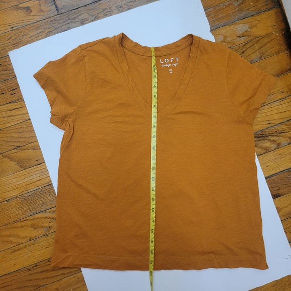 LOFT Short Sleeve V-Neck Tee - Amber EUC Casual Everyday Layering Basic - Picture 4 of 5